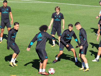 Los jugadores del Real Madrid durante un entrenamiento.