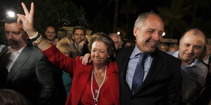 Francisco Camps y Rita Barberá celebran el triunfo del PP en la Comunidad Valenciana y en el Ayuntamiento de Valencia tras conocer los resultados electorales el 22 de mayo de 2011.