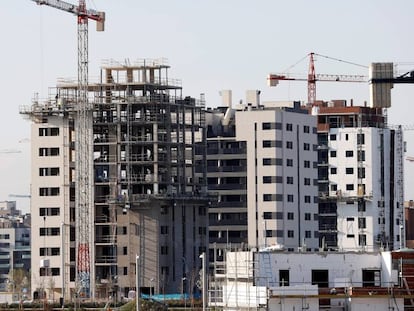 Obras de edificación en el barrio de El Cañaveral en Madrid. 