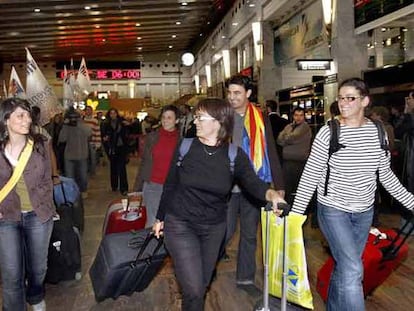 Regresan a Barcelona las catalanas retenidas en Cuba