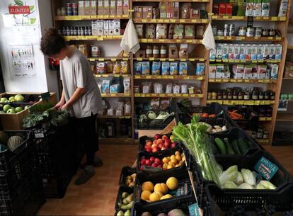 Espacio de consumo 2dEcológico, germen del futuro supermercado cooperativo La Osa de Madrid.