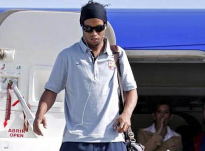 Ronaldinho, a su llegada a Stuttgart.