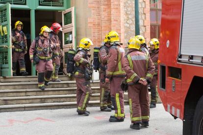 Los bomberos han descartado una fuga química en la Escuela de Ingeniería de Terrassa.