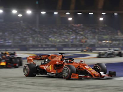 Vettel, durante la carrera en Singapur.