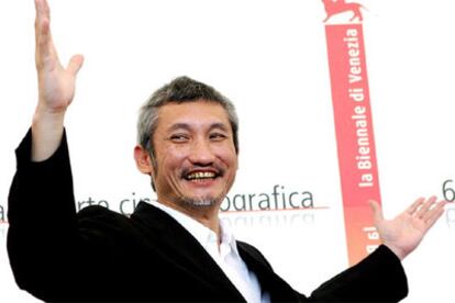 Tsui Hark sonrie en la apertura de la Mostra de Venecia.