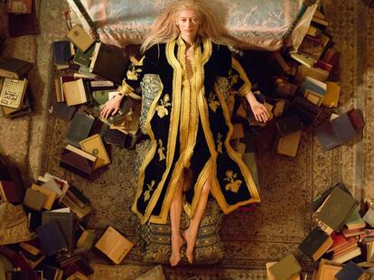 Eve en 'Solo los amantes sobreviven'. Tilda Swinton dio vida, junto a Tom Hiddleston, ala pareja de vampiros ms cool, sofisticada, melmana y lnguida en la cinta de Jarmusch, que desmitificaba a la criatura para introducirla en un mundo humano tan hastiado y zombificado que avoca a cualquier chupasangre que se precie a a?orar la mortalidad