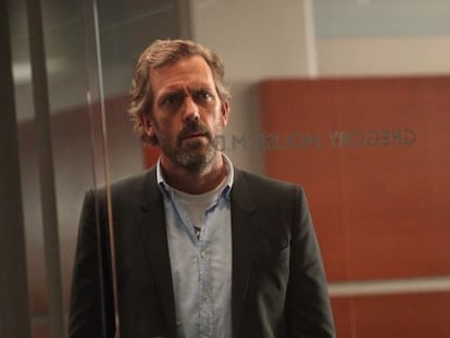 Hugh Laurie, en una escena de la octava temporada de 'House'