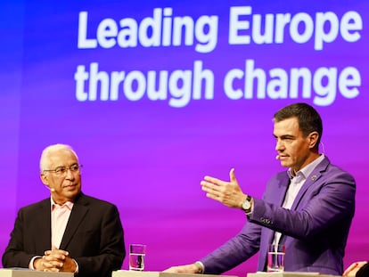 Pedro Sánchez (derecha) interviene junto al primer ministro portugués António Costa, en el congreso del Partido Socialista Europeo (PES), este sábado en Berlín.