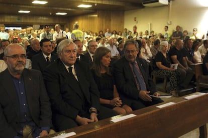 El director de la ONG Juan Ciudad y portavoz de la Orden Hospitalaria de San Juan de Dios (OHSJD), José María Viadero, el consejero madrileño de Sanidad, Javier Rodríguez, la ministra de Sanidad, Ana Mato, y el responsable de la oficina de Misiones y Cooperación-Curia General de la OHSJD, Moisés Martín, durante el funeral.