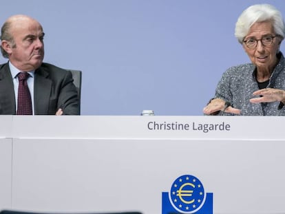 La presidenta del BCE Christine Lagarde junto al vicepresidente, Luis de Guindos.