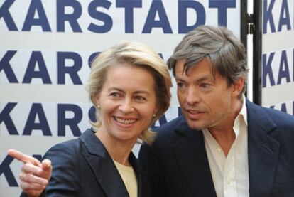 Ursula von der Leyen, ministra de Trabajo de Alemania, junto con Nicolas Berggruen.