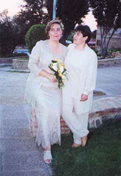 Eva (izquierda) y Geli, cuando se registraron, en 2001.