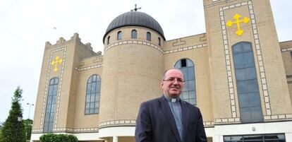 Anar Sabri, párroco de la iglesia cristiana caldea de Sarcelles.