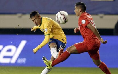 Neymar, en partido de eliminatorias ante Perú.