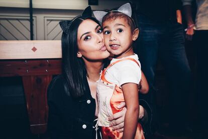 Kim Kardashian con su hija North West.