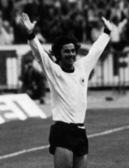 Gerd Müller en un partido con Alemania en los setenta.