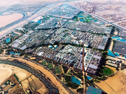 Proyecto integral de la ciudad de Masdar, obra de Norman Foster en Abu Dabi (Emiratos Árabes Unidos) con voluntad ecológica: el diseño y la técnica adaptados a las condiciones de los distintos lugares del mundo.