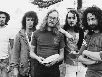 Supertramp, en Estados Unidos el 11 de mayo de 1977. Desde la izquierda: Dougie Thomson (bajo), Bob Siebenberg (batería), John A. Helliwell (saxo), Roger Hodgson (voz, teclado y guitarra) y Rick Davies (voz y teclados).