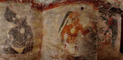 Figuras humanas pintadas en las paredes de la cámara de Xultun.
