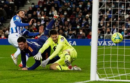 Jovic marca de cabeza el 0-2.