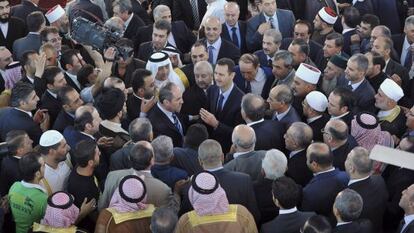 El presidente de Siria, Bachar el Asad (en el centro), atiende una celebración religiosa en Damasco el pasado 8 de agosto.