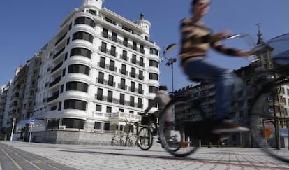 Vista de la casa de El Francés, una de las majestuosas viviendas del Paseo de la Concha, la calle más cara de España.