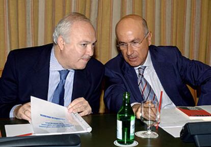 Miguel Ángel Moratinos y el portavoz de CiU, Josep Antoni Duran, en la comisión de Asuntos Exteriores.
