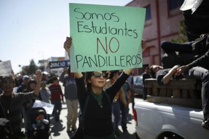 Unas 2.000 personas participan en una marcha en recuerdo de los 15 jóvenes asesinados el 31 de enero