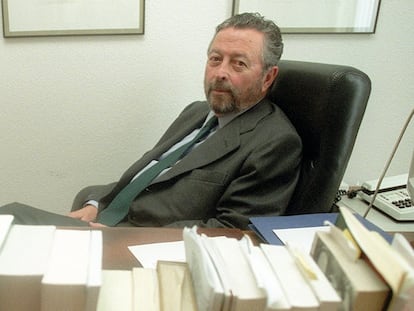 Alberto Oliart, exministro con UCD, en febrero de 2001.