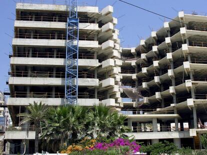 Viviendas en construcción en Estepona (Málaga), en una imagen de archivo.