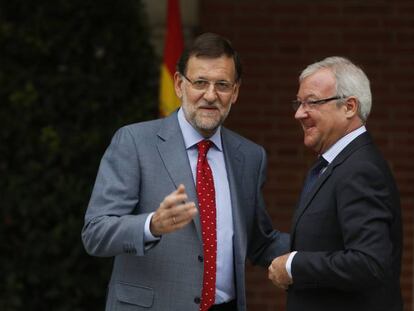 Mariano Rajoy y Ram&oacute;n Luis Valc&aacute;rcel, en Madrid, en 2013. 