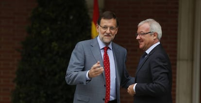 Mariano Rajoy y Ramón Luis Valcárcel, en Madrid, en 2013.
