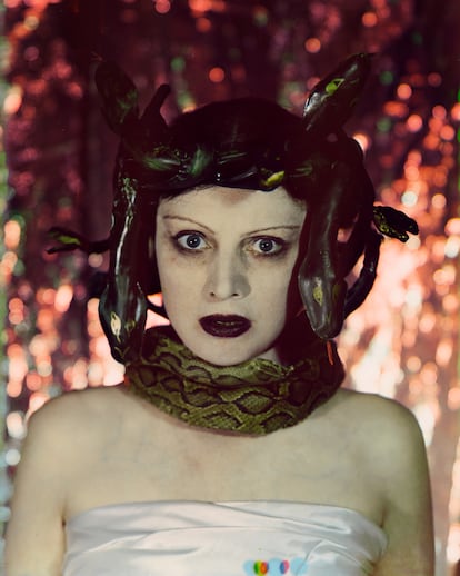 La aristócrata Madeleine Mayer como Medusa.
