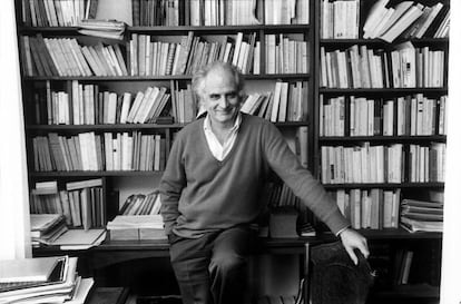 El filósofo Michel Serres e historiador de la filosofía y la ciencia en una imagen de 1980.