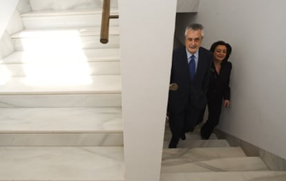 Jos Antonio Gri?n y Mar Moreno, ayer, tras la celebracin del Consejo de Gobierno.