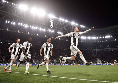 Cristiano Ronaldo celebra su tercer gol contra el Atlético.