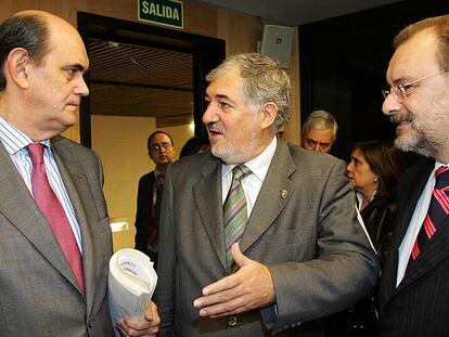 Ignacio Astarloa (PP), Cándido Conde-Pumpido y Álvaro Cuesta (PSOE), en el Congreso de los Diputados.