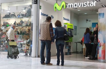 Tienda de Movistar en un centro comercial de Madrid. 