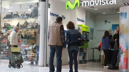 Tienda de Movistar en un centro comercial de Madrid. 