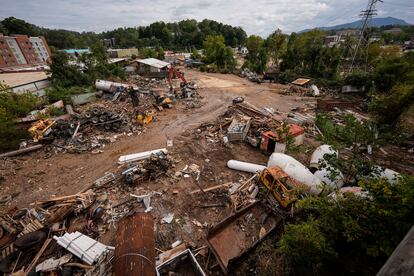 Destrozos causados por el hiracán 'Helene' en Asheville (Carolina del Norte).