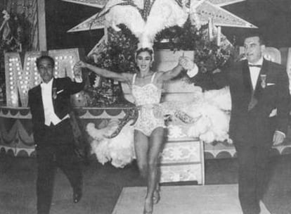 Miss Mara con Arturo Castilla y Manuel Feijoo, en una foto del libro <b><i>Una vida apasionante en la barra del trapecio.</b></i>