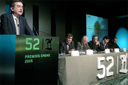 El secretario general de los Premios Ondas, Josep María Martí, da a conocer el veredicto del jurado en Barcelona.