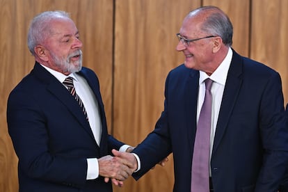 Lula da Silva y Geraldo Alckmin en la ratificación del proyecto de ley que regula el programa Acredita Exportar, el 28 de julio de 2025.
