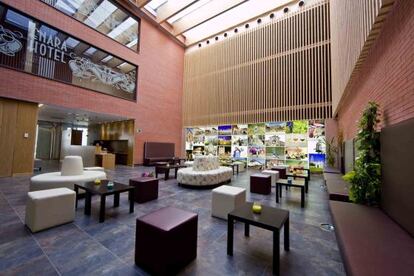 El vestíbulo del hotel Enara, en Valladolid, obra del estudio Amas4 Arquitectura.