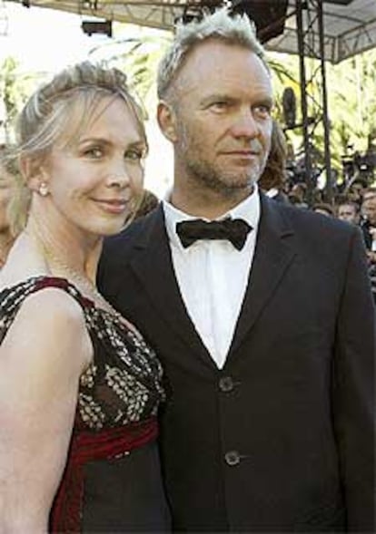 El cantante británico Sting, ex miembro de The Police y actor ocasional, no ha querido perderse el festival de Cannes. Sting y su esposa, Trudie Styler, acudieron al estreno de la película <i>Mystic River</i>, un <i>thriller</i>, dirigido por Clint Eastwood.
