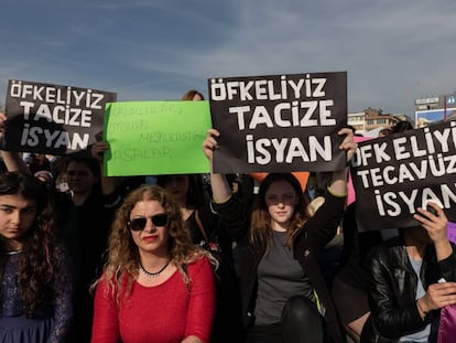 Protestas en Estambul por el aumento de los casos de abusos sexuales contra las mujeres. 