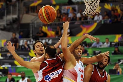 Pau Gasol y Felipe Reyes, en el partido contra la selección de Egipto.