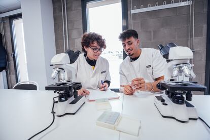 En los centros educativos de ILERNA, los estudiantes de la FP en Anatomía Patológica y Citodiagnóstico se formarán en sus laboratorios equipados con materiales de última generación.