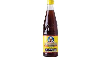 Botella de salsa de pescado Healthy Boy, de 700 ml.