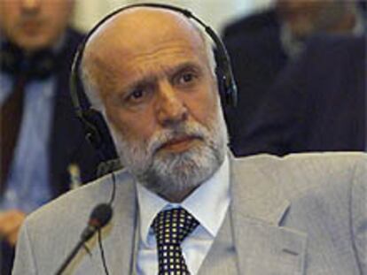 Haji Abdul Qadir, en una de las primeras sesiones de la conferencia de Bonn.